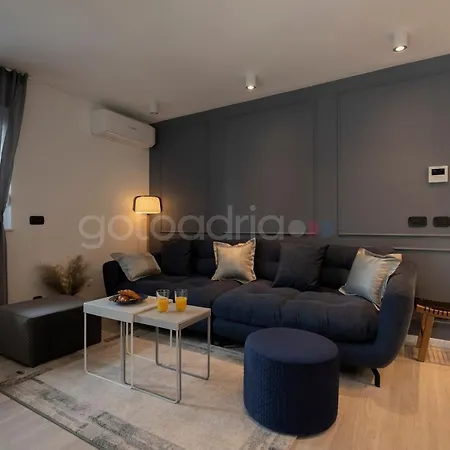 Luxury Designed Apt Osejava - Free Beach Parking & Garage Makarska
