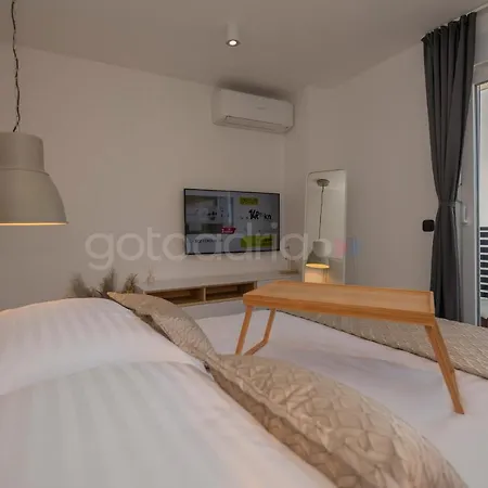 Luxury Designed Apt Osejava - Free Beach Parking & Garage Makarska