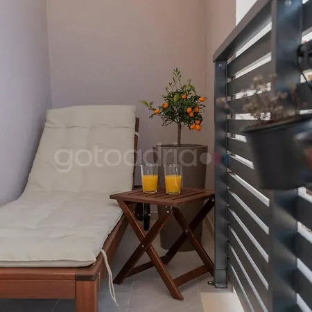 Luxury Designed Apt Osejava - Free Beach Parking & Garage Apartment *