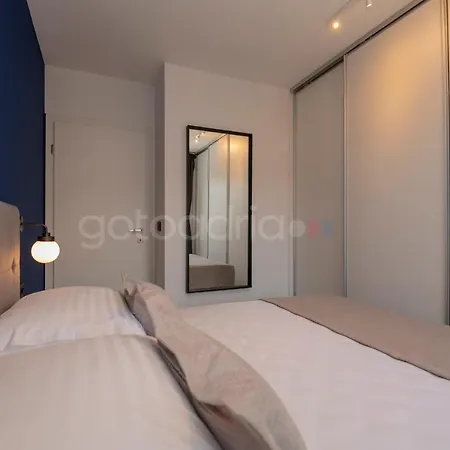 Luxury Designed Apt Osejava - Free Beach Parking & Garage Apartment *