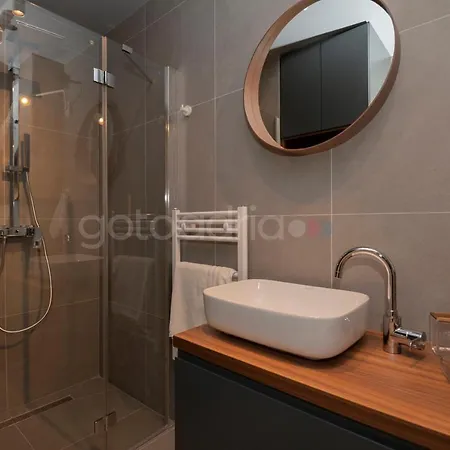 Luxury Designed Apt Osejava - Free Beach Parking & Garage * Makarska